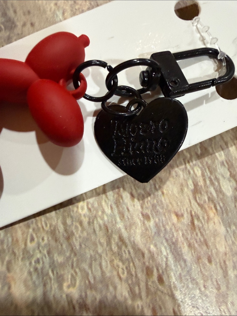 Red Balloon Dog Keychain - Picture 2 of 3